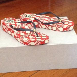 Tory Burch platform flop flips